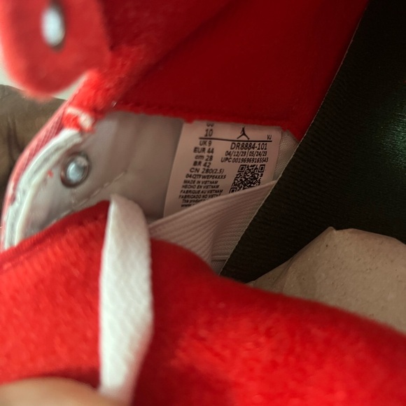 Air Jordan 2 Retro White and Red - Picture 7 of 8
